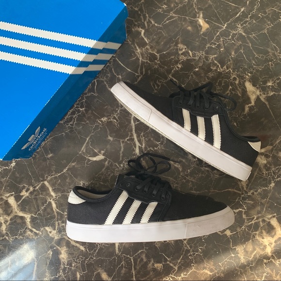 adidas Shoes Adidas Seeley J Blackwhite Size 75 Poshmark